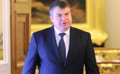 Сердюков отказался отвечать на вопросы следователей без адвоката