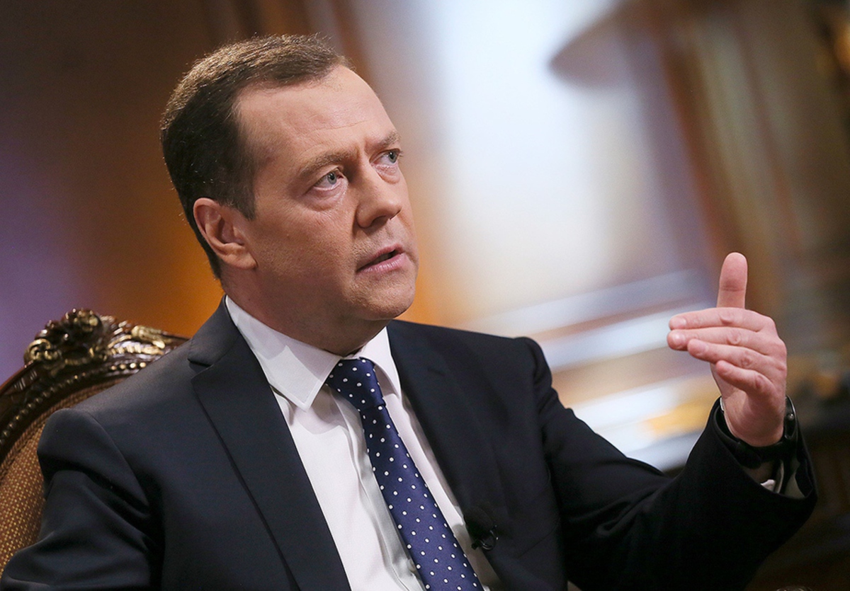 Медведев: в будущем нужно полностью отказаться от долевого строительства