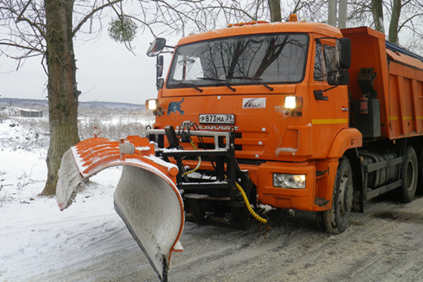 На федеральные трассы в Калининградской области высыпали 150 тонн соли
