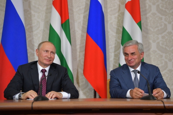 Госдеп недоволен: США назвали «неприемлемым» визит Путина в Абхазию