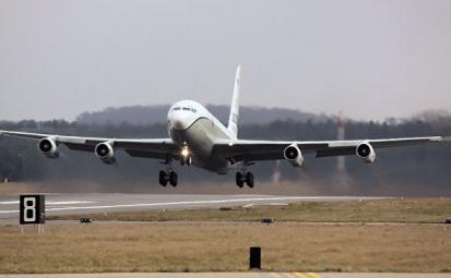 Американский самолет-наблюдатель аварийно сел в Хабаровске
